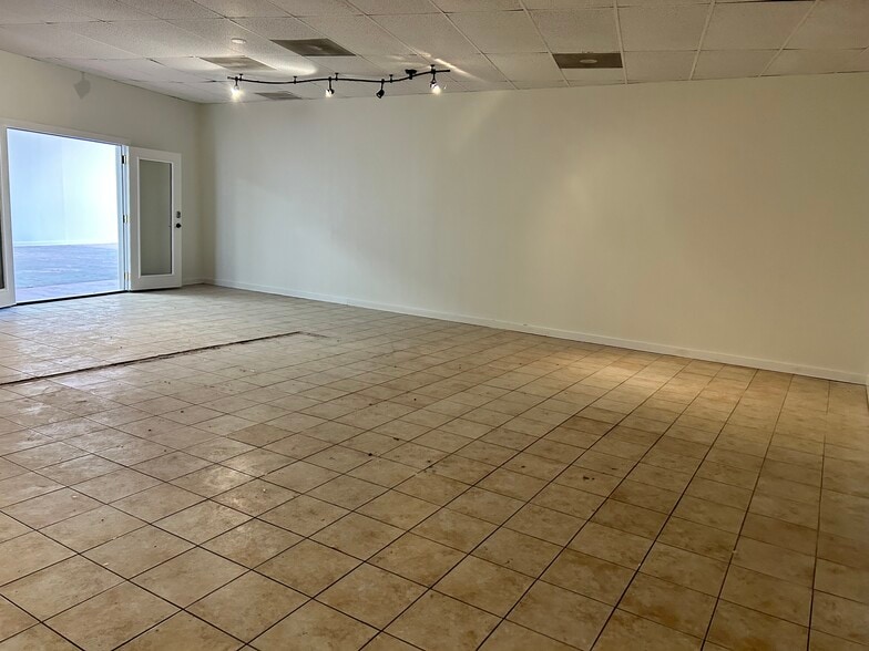 More Photos Of 928 S Park St, Carrollton Storefront Retail Office For Lease