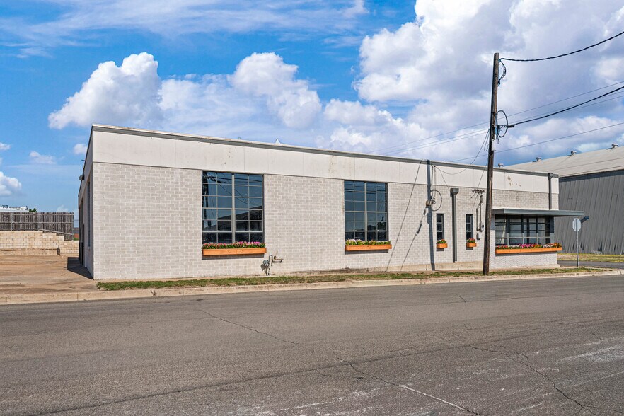 More Photos Of 4520 Fort Ave, Waco Warehouse For Sale
