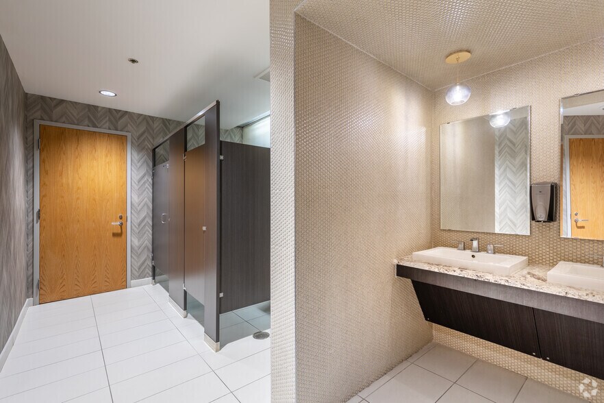 More Photos Of 9100 Shelbyville Rd, Louisville Office For Lease