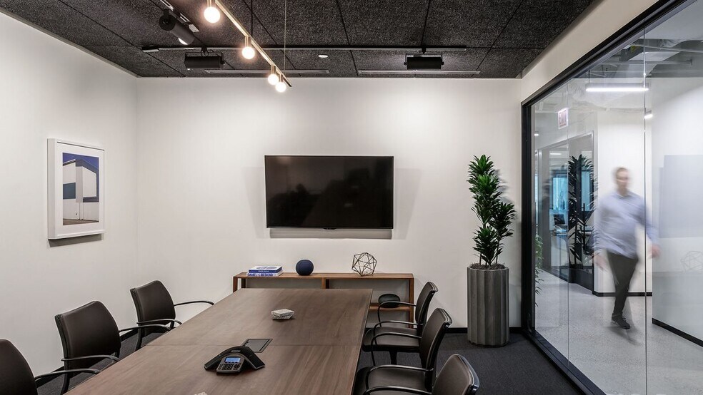 More Photos Of 500 W Madison St, Chicago Coworking Space