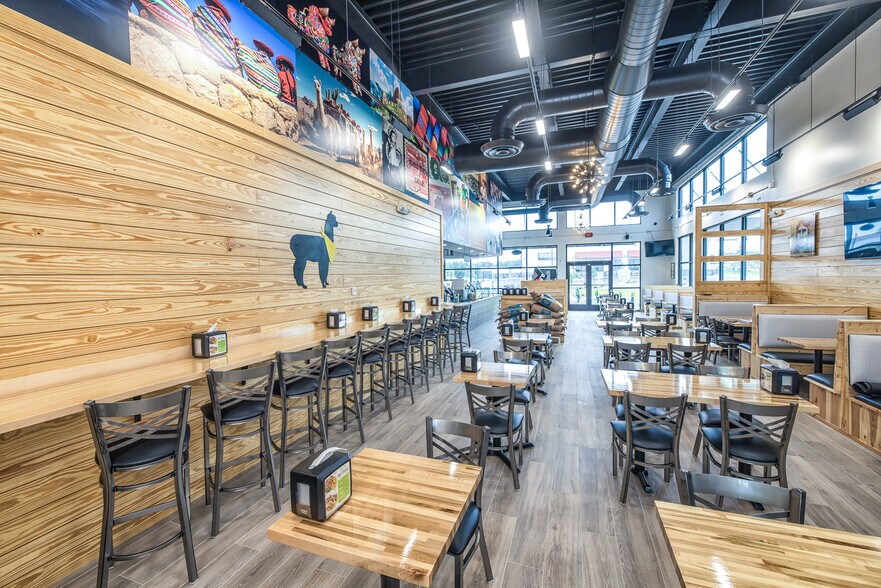 More Photos Of 5028 Southport Crossing Way, Southport Restaurant For Lease