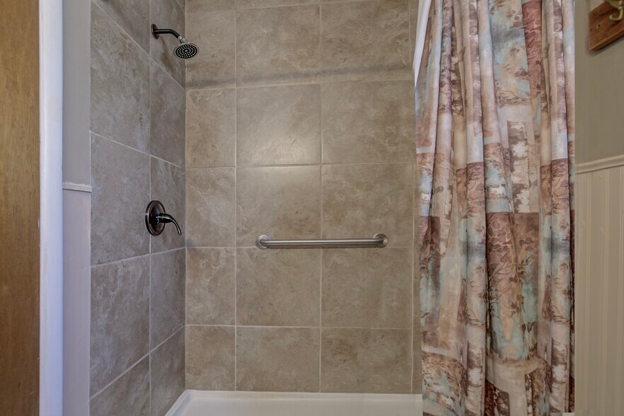 More Photos Of 216 W Main St, Payson General Retail For Sale