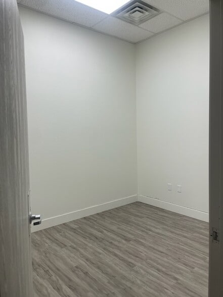 More Photos Of 5151 W Oquendo Rd, Las Vegas Warehouse For Lease