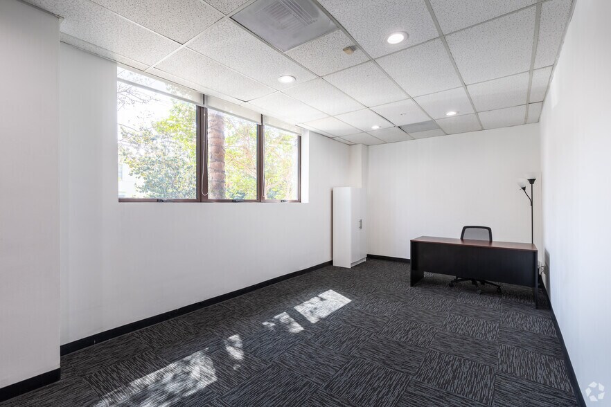 More Photos Of 1149 N Gower St, Los Angeles Office For Sale