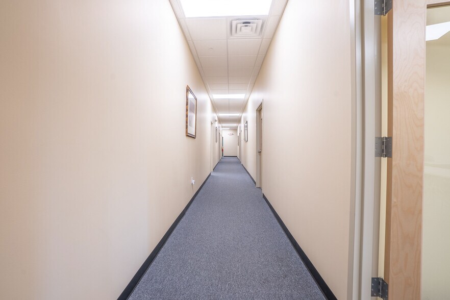 More Photos Of 227 Monogard Dr, Manchester Medical For Sale