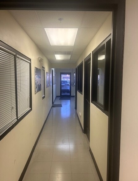 More Photos Of 495 Mola Blvd, Elmwood Park Warehouse For Lease