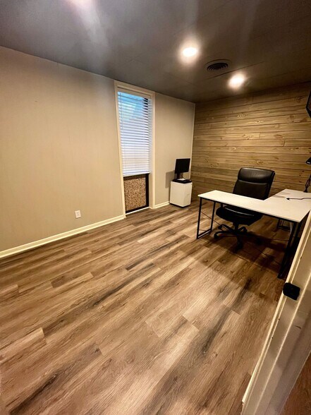 More Photos Of 127 Hemlock St, Columbus Office For Lease