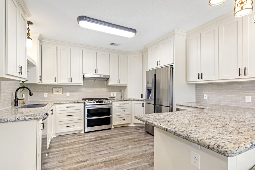 More Photos Of 203 Isaacks Rd, Humble Office For Lease