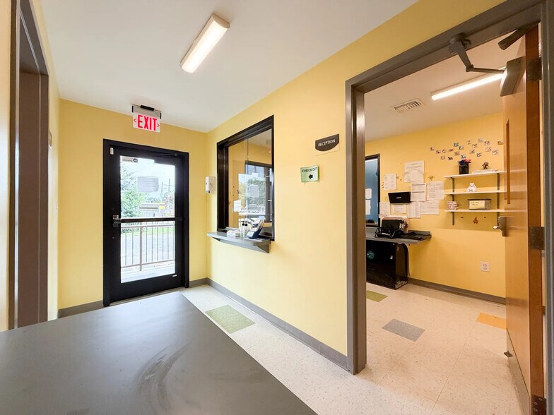More Photos Of 3500 Kabel Dr, New Orleans Medical For Sale
