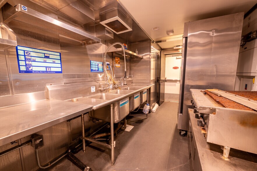 More Photos Of 8925 W Olympic Blvd, Beverly Hills Storefront Retail Office For Sale