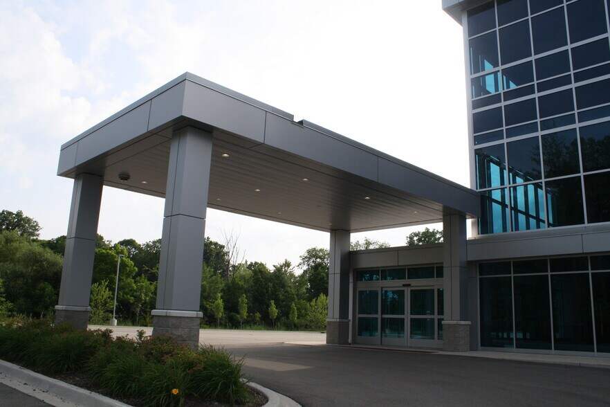 More Photos Of 1405 E South Blvd, Rochester Hills Medical For Lease