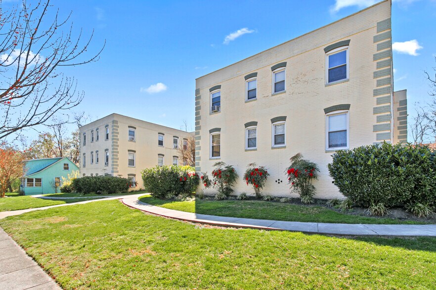 More Photos Of 4701-4703 Ravenswood Rd, Riverdale Apartments For Sale