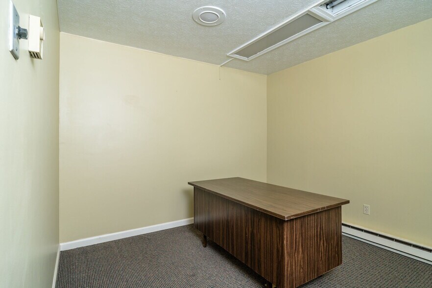 More Photos Of 110 N Wayne Ave, Waynesboro Office For Sale