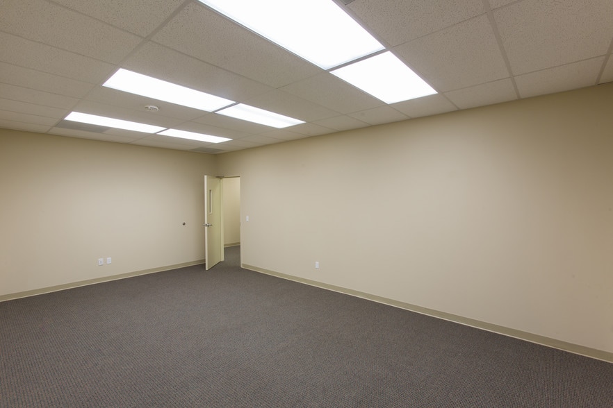 More Photos Of 69 Mayo Rd, Edgewater Storefront Retail Office For Lease