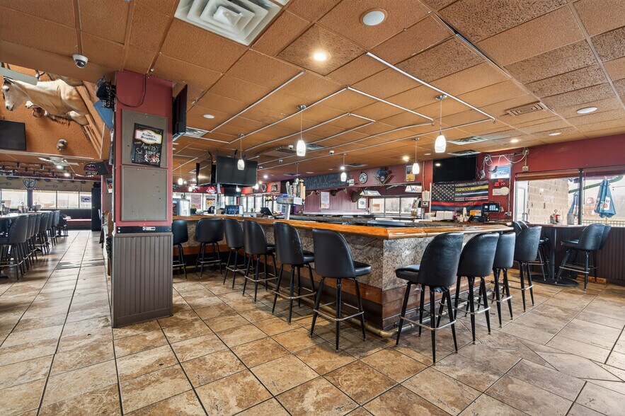 More Photos Of 17646 NE Central Ave, Ham Lake Restaurant For Sale