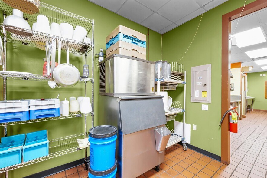 More Photos Of 201 N Broadway Ave, Urbana Restaurant For Sale