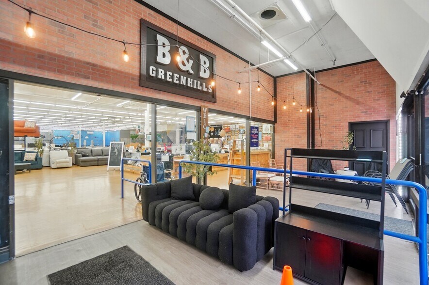 More Photos Of 50 Eswin St, Cincinnati Freestanding For Sale