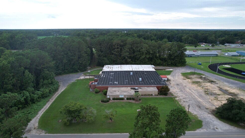 More Photos Of 235 S Hampton Ave, Johnsonville Warehouse For Sale