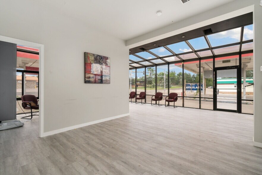 More Photos Of 1822 Logan Ave, Cheyenne Service For Sale