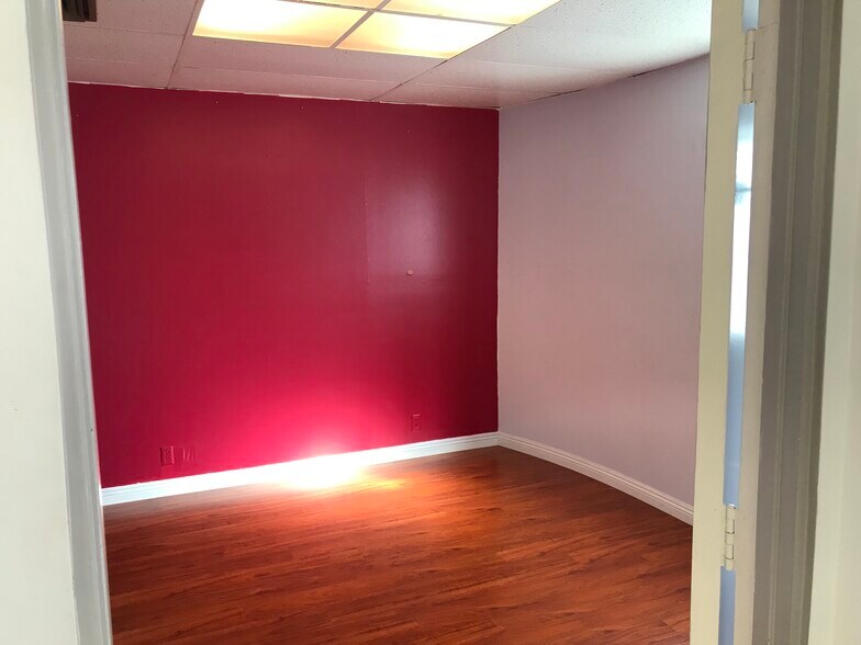 More Photos Of 733 Salem St, Glendale Manufacturing For Lease