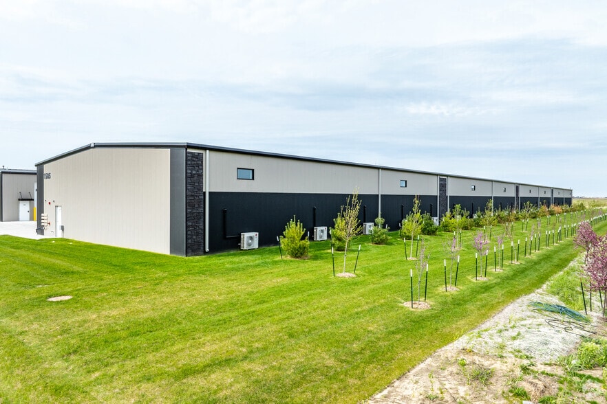 More Photos Of 1585 NW Gettysburg Ln, Waukee Flex For Sale