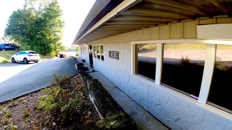 More Photos Of 3502 Overlook Cir, Knoxville Light Distribution For Sale
