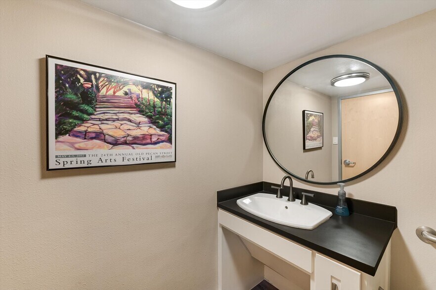 More Photos Of 1107 Ranch Road 620 S, Lakeway Office For Lease