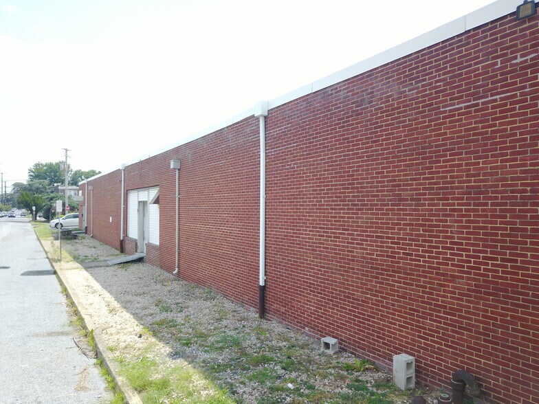 More Photos Of 916 S 18th St, Harrisburg Warehouse For Lease