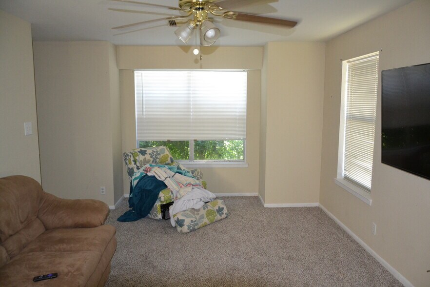 More Photos Of 100 Shady River Dr, Junction Apartments For Sale