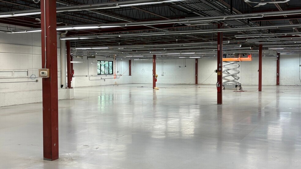 More Photos Of 8 Forest Pky, Shelton Manufacturing For Lease
