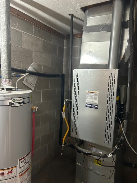 More Photos Of 1103 E Maguire Rd, Noble Light Manufacturing For Sale