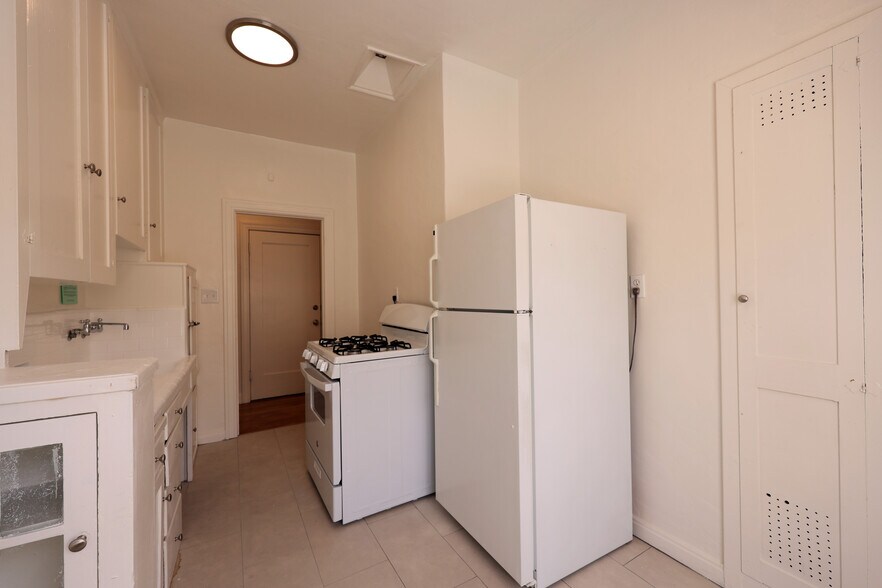 More Photos Of 637 N Spaulding Ave, Los Angeles Apartments For Sale