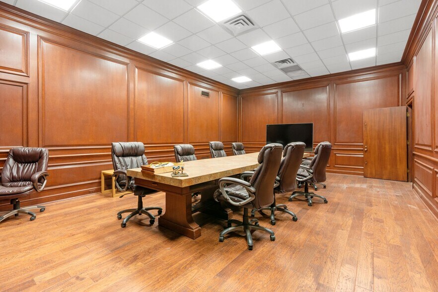 More Photos Of 175 W Washington St, Chicago Office For Sale