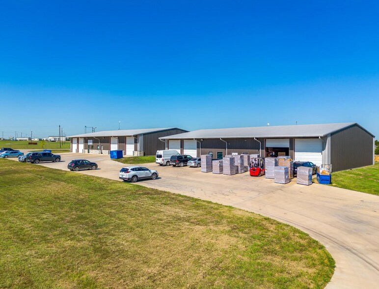 More Photos Of 9115 East Highway 67, Alvarado Showroom For Lease