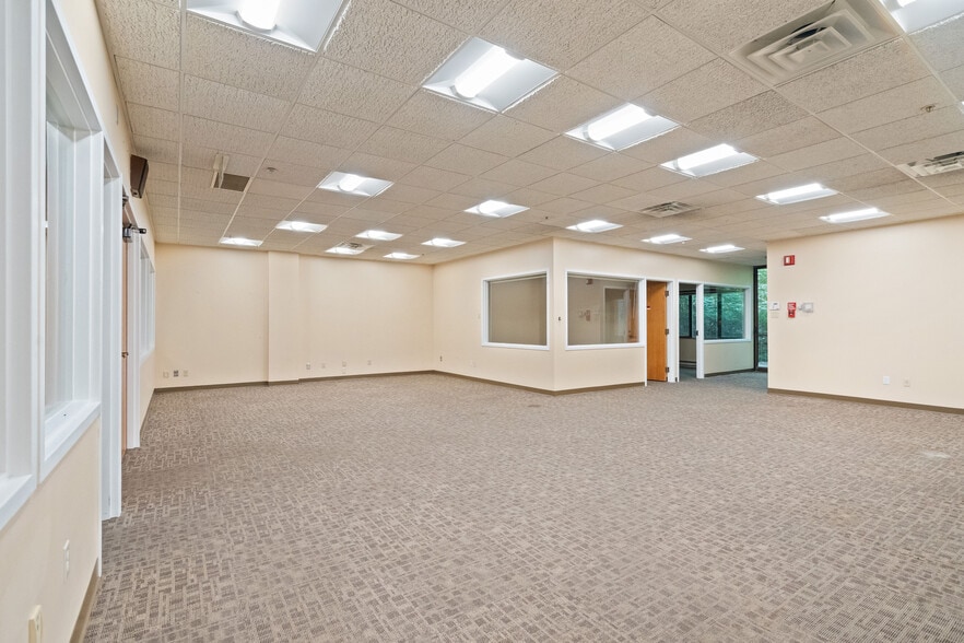 More Photos Of 1015 Michigan Ave, Logansport Flex For Sale
