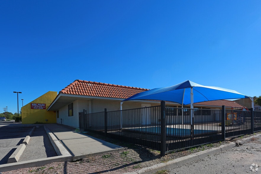 More Photos Of 5526-5546 E Grant Rd, Tucson Unknown For Lease