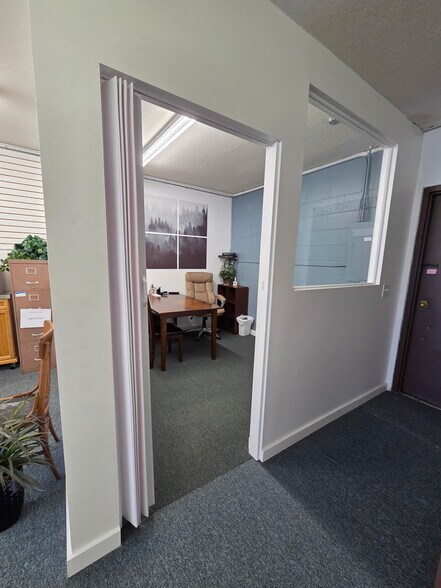 More Photos Of 1050 14th Ave, Longview General Retail For Lease