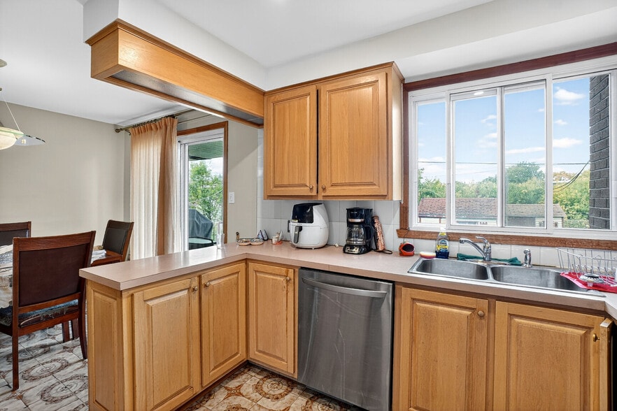 More Photos Of 31 Rue Northview, Montréal-Ouest Multifamily For Sale