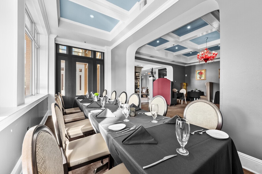 More Photos Of 655 2nd Ave S, Saint Petersburg Restaurant For Sale