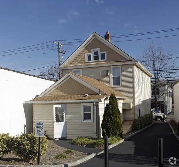 More Photos Of 69 Broadway, Greenlawn Storefront Retail Residential For Lease
