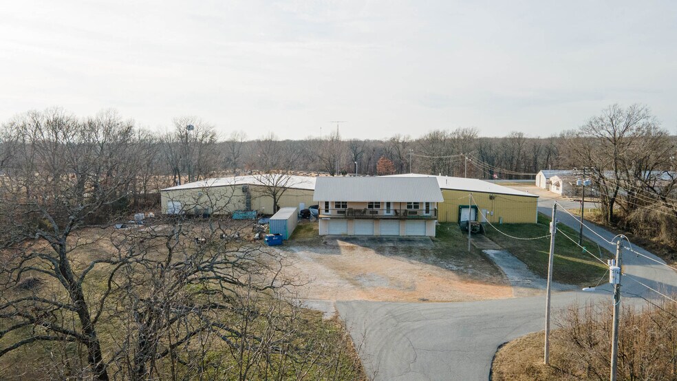 More Photos Of 1060 1st Ave NE, Gravette Industrial For Lease