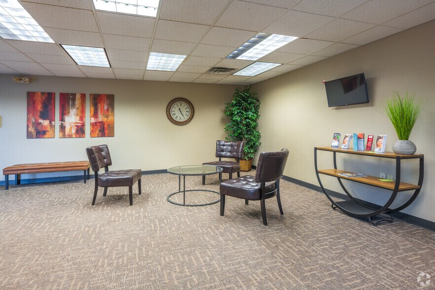 More Photos Of 2340 Alamo Ave SE, Albuquerque Coworking Space