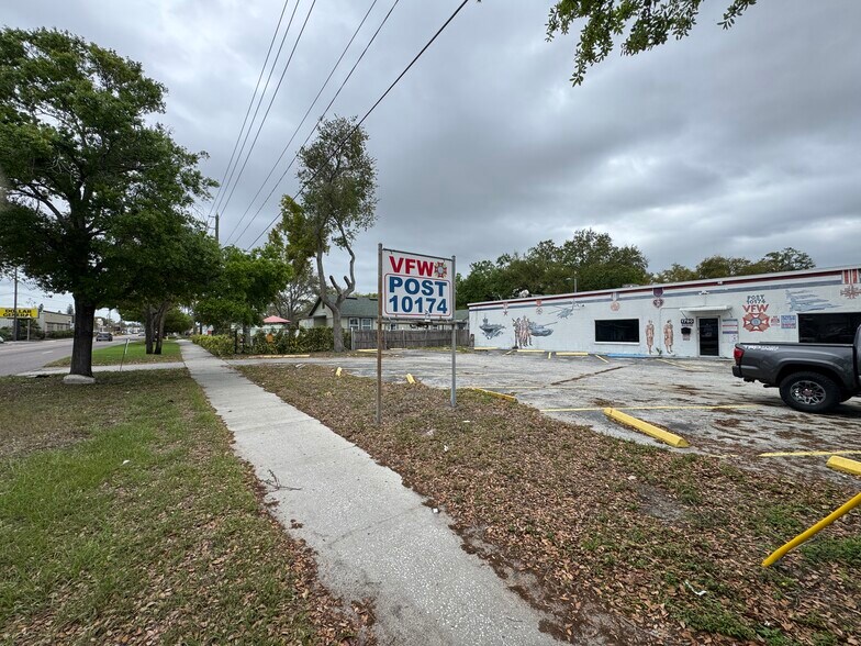 More Photos Of 1780 49th St S, Gulfport General Retail For Lease