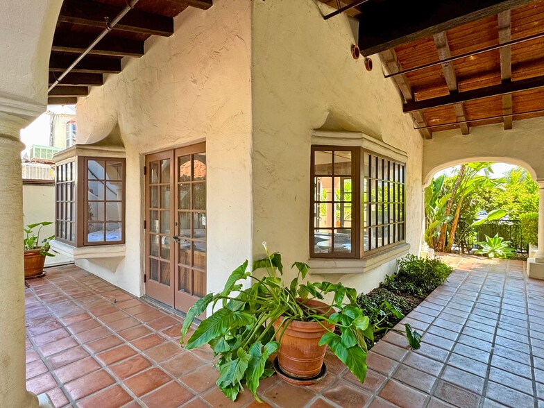 More Photos Of 1525 State St, Santa Barbara Office For Sale