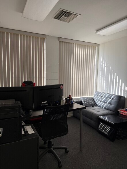 More Photos Of 7700-7704 Kester Ave, Van Nuys Warehouse For Lease