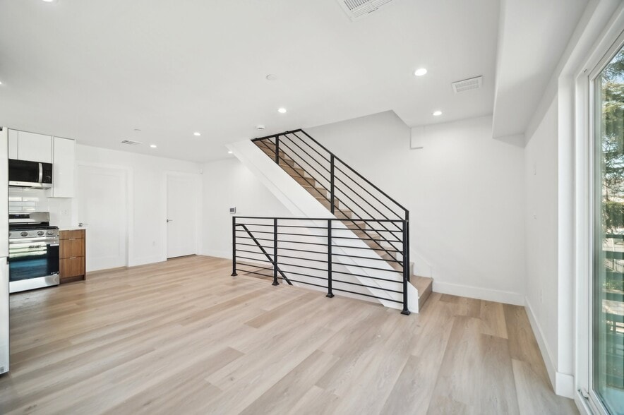 More Photos Of 11314 Martha St, North Hollywood Apartments For Sale