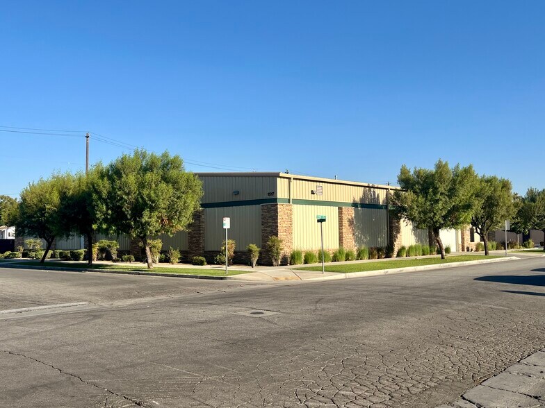 More Photos Of 1517 25th St, Bakersfield Auto Repair For Lease