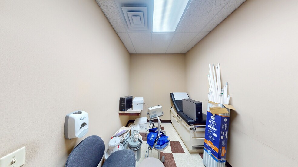 More Photos Of 5105 Camino Al Norte Rd, North Las Vegas Office For Lease