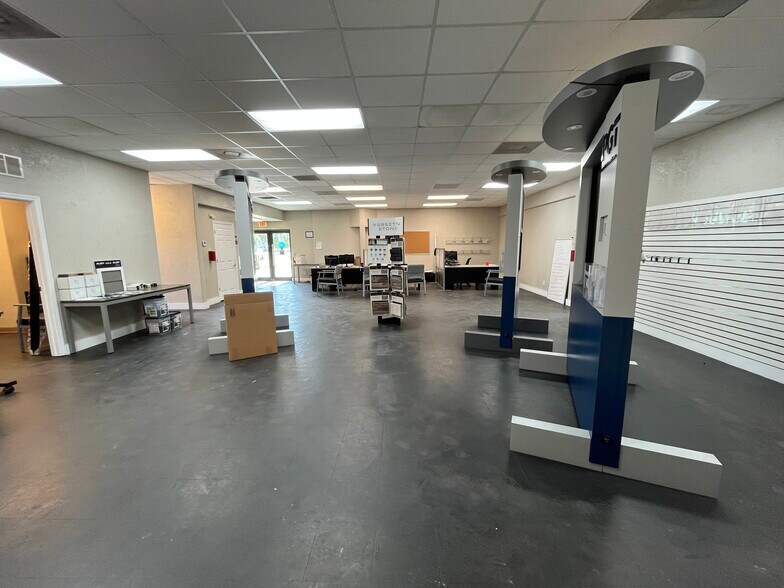 More Photos Of 250 Carmalita St, Punta Gorda Warehouse For Lease