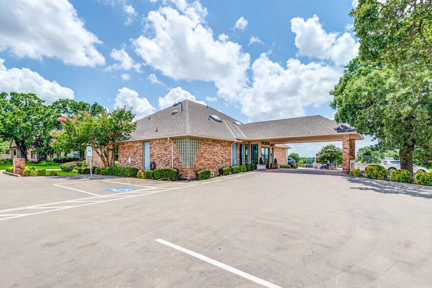 More Photos Of 501 W Harwood Rd, Hurst Medical For Lease